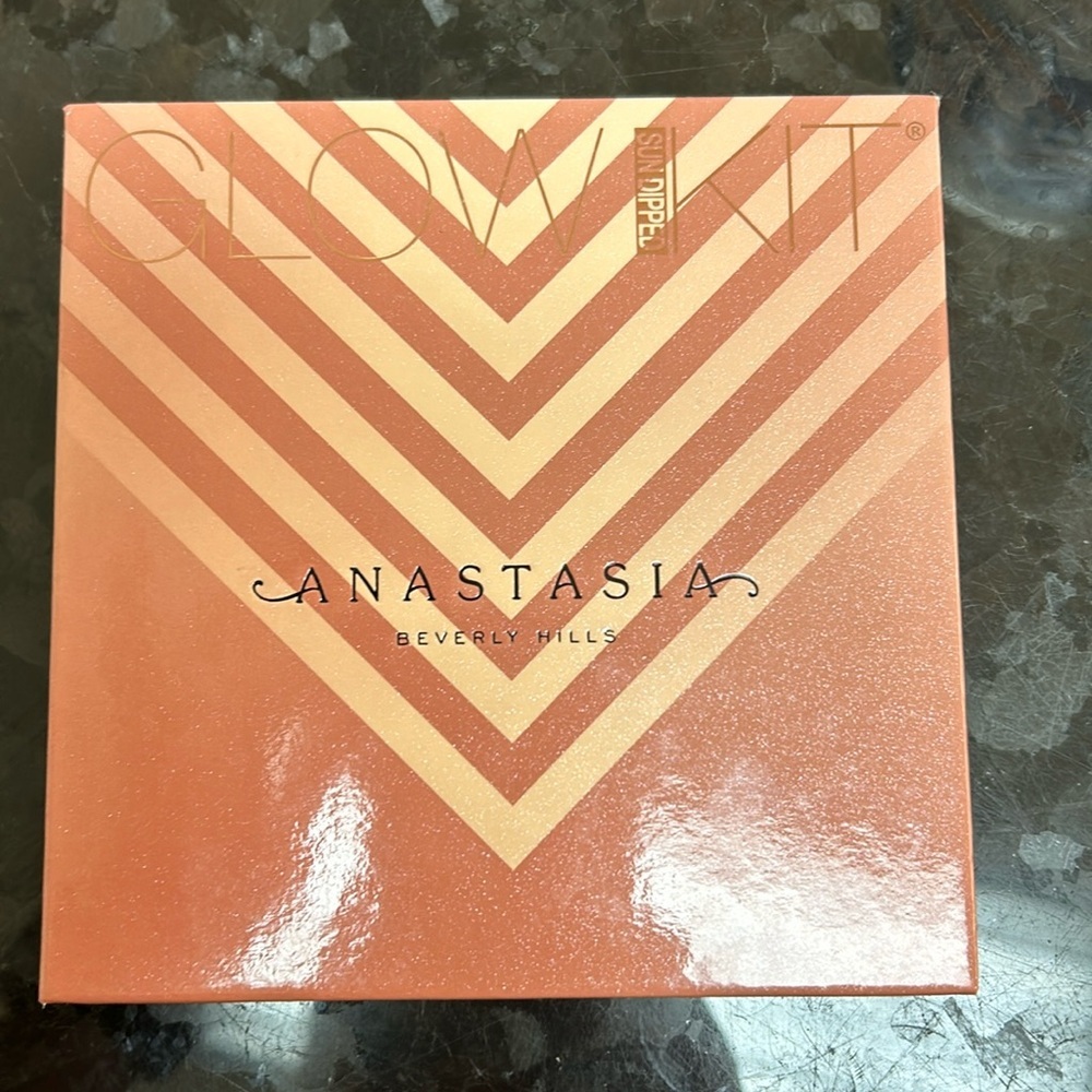 Anastasia Beverly Hills bronzer palette - Picture 3 of 4